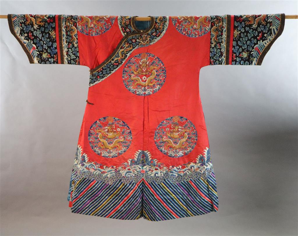 A Chinese red satin dragon winter robe, late Qing dynasty, length 129cm